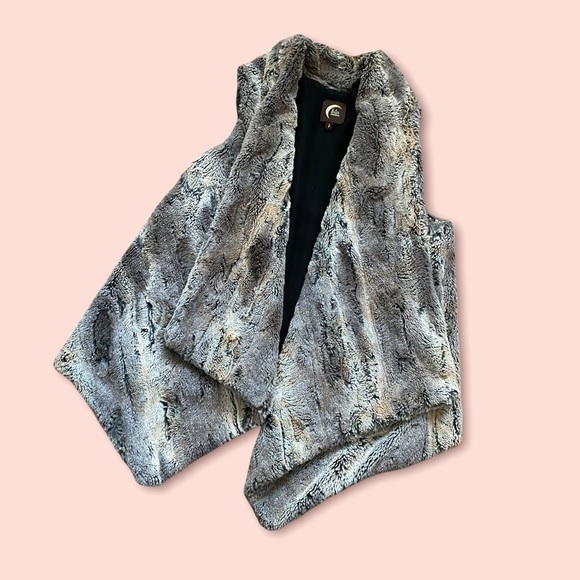 Faux Fur Vest in Brown by Blu Moon - Picture 12 of 12